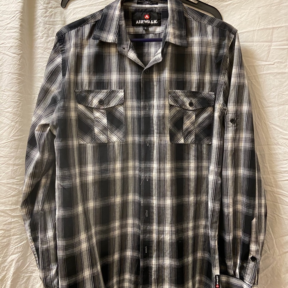 Men’s Large long sleeve button up collared shirt